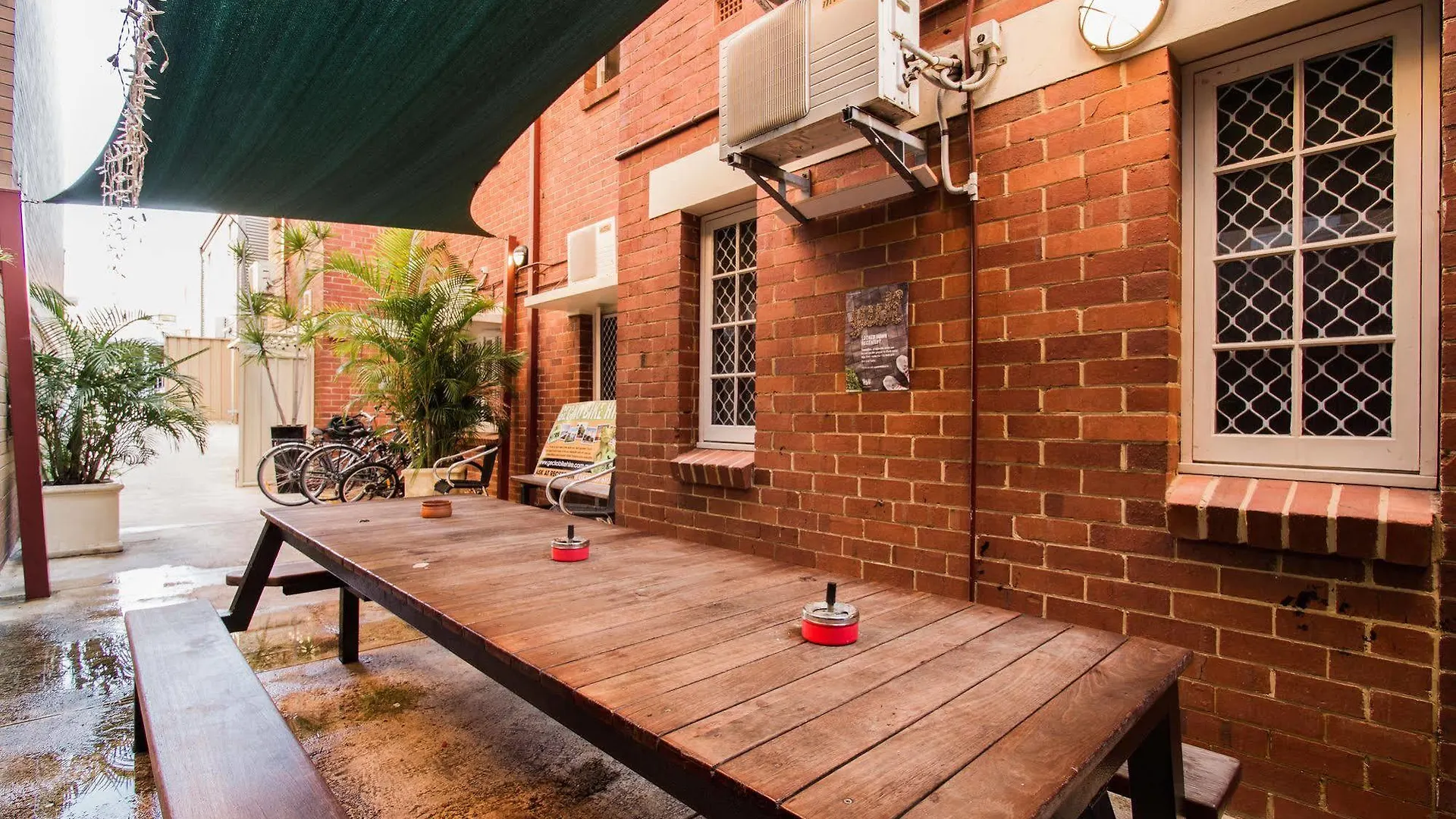 The Emperors Crown Hostel Valid Passport Required To Check In Australien
